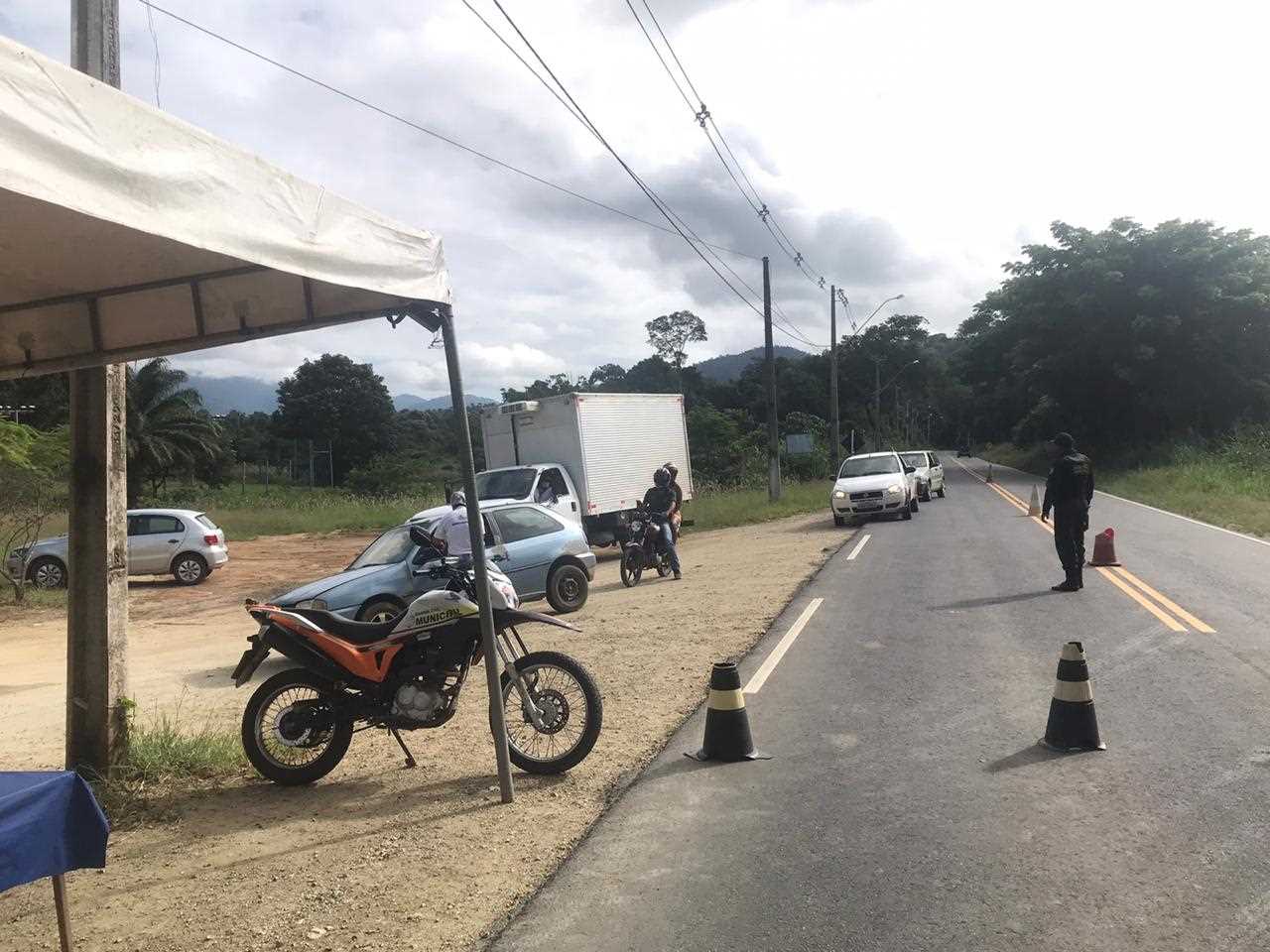 Camacã: Prefeitura reforça barreiras em entradas da cidade

